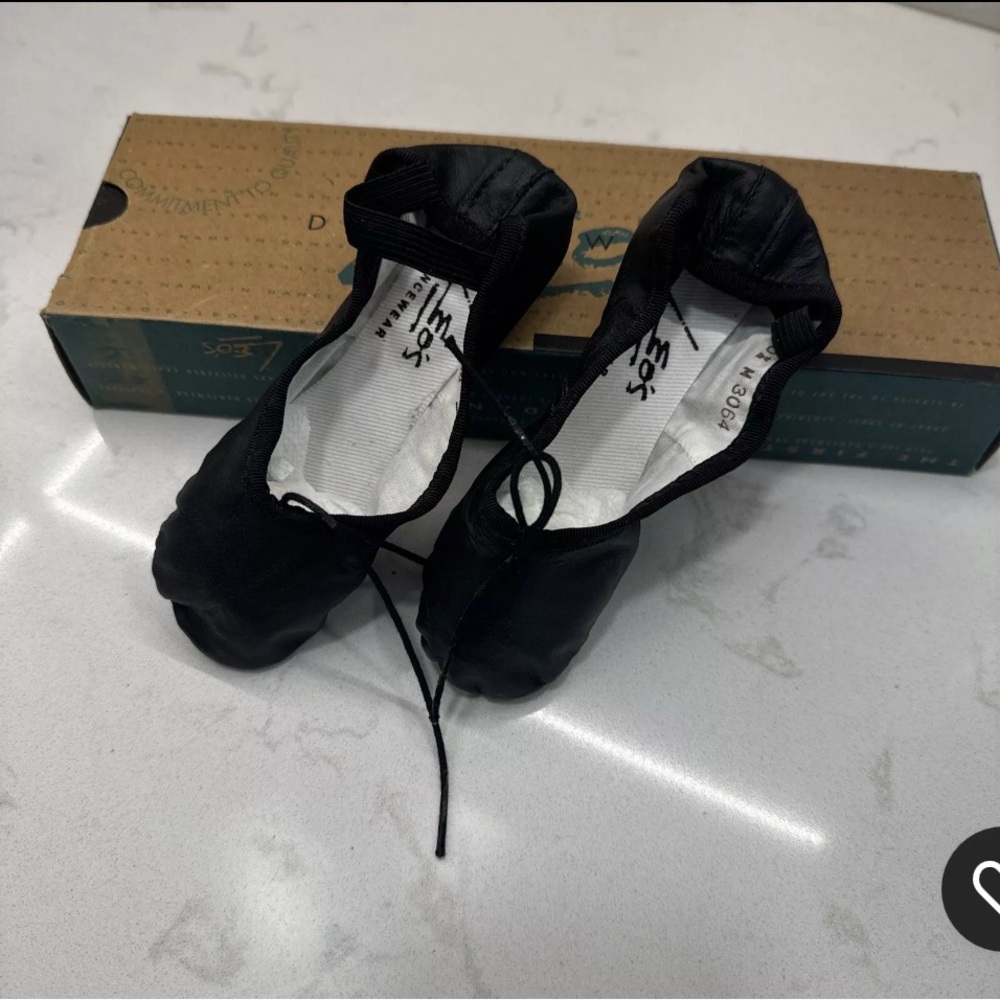 New LEO'S Protege Black Ballet Slippers Leather Full Sole GIRLS Size 10 1/2M